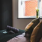 Dreamy Derby City Apartment Free Wi-Fi & Parking